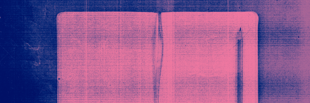 Un cuaderno abierto con un lápiz.